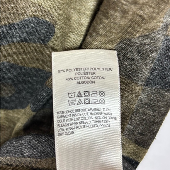 Lucky Brand Camo Print Burnout V Neck T Shirt Size Medium - Picture 4 of 5